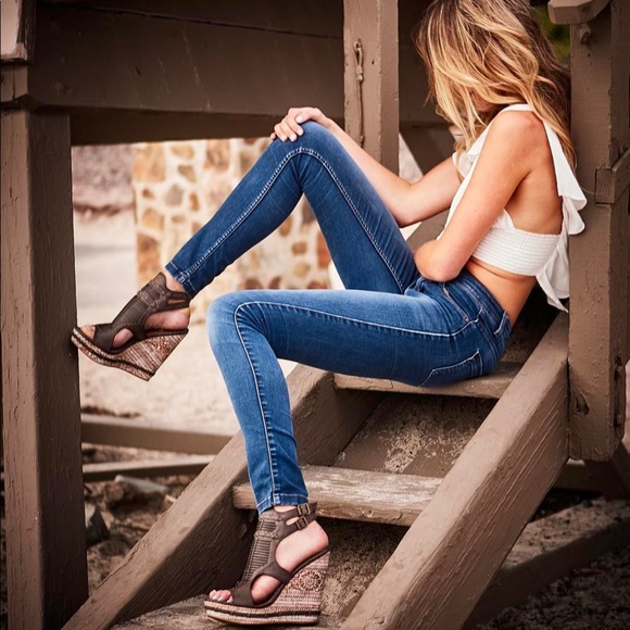 Solitaire Two Tone Woven Platform Wedge Sandal - Picture 5 of 7